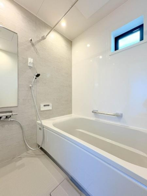 �_�ސ쌧���l�s��q�搙�c8���ڂ̐V�z��ˌ��Ă̗���