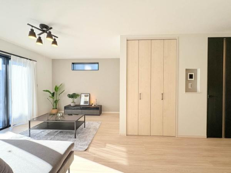 �_�ސ쌧���l�s��q�搙�c8���ڂ̐V�z��ˌ��Ẵ��r���O