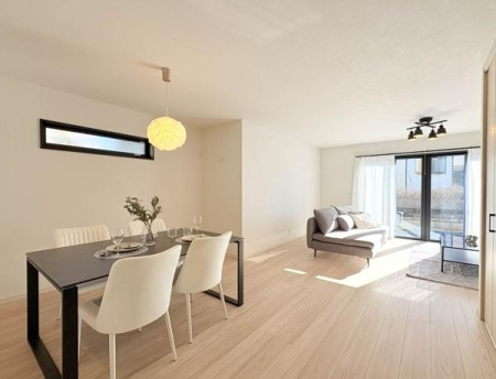 �_�ސ쌧���l�s��q�搙�c8���ڂ̐V�z��ˌ��Ẵ��r���O