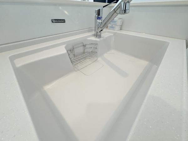 �_�ސ쌧���l�s��q�搙�c8���ڂ̐V�z��ˌ��ẴL�b�`��