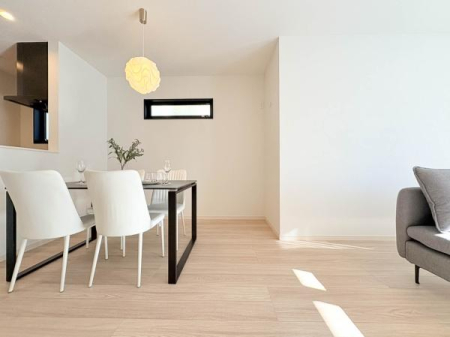 �_�ސ쌧���l�s��q�搙�c8���ڂ̐V�z��ˌ��Ẵ��r���O