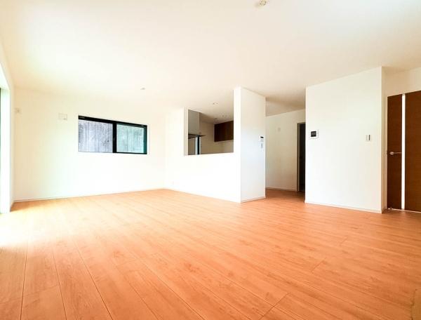 �_�ސ쌧���q�s���R8���ڂ̐V�z��ˌ��Ẵ��r���O