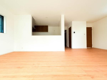 �_�ސ쌧���q�s���R8���ڂ̐V�z��ˌ��Ẵ��r���O