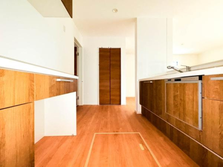 �_�ސ쌧���q�s���R8���ڂ̐V�z��ˌ��ẴL�b�`��