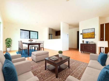 �_�ސ쌧���q�s���R8���ڂ̐V�z��ˌ��Ẵ��r���O