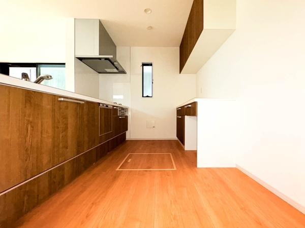 �_�ސ쌧���q�s���R8���ڂ̐V�z��ˌ��ẴL�b�`��