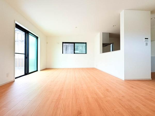 �_�ސ쌧���q�s���R8���ڂ̐V�z��ˌ��Ẵ��r���O