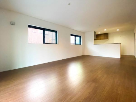 �_�ސ쌧����s�ғ�������1���ڂ̐V�z��ˌ��Ẵ��r���O