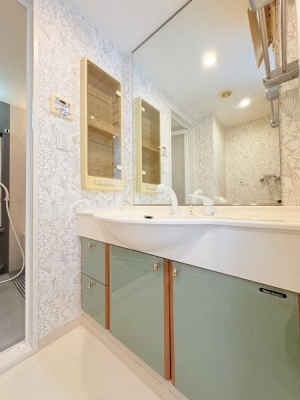 �_�ސ쌧���l�s�����Ԓ�1���ڂ̒��Ã}���V�����̐��ʑ�E���ʏ�