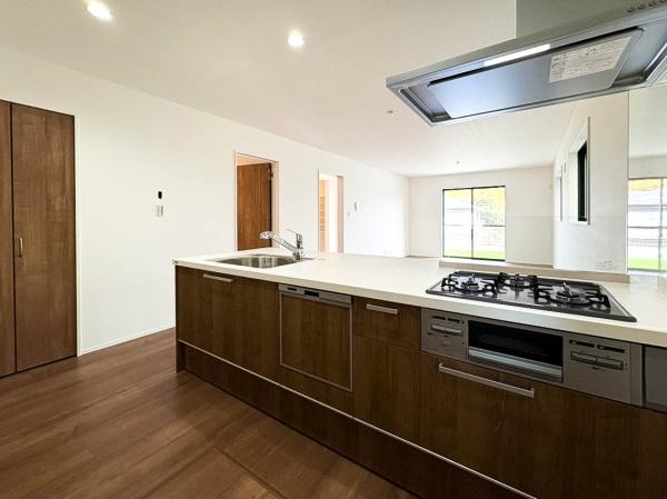 �_�ސ쌧���l�s�`���`���6���ڂ̐V�z��ˌ��Ẵ��r���O