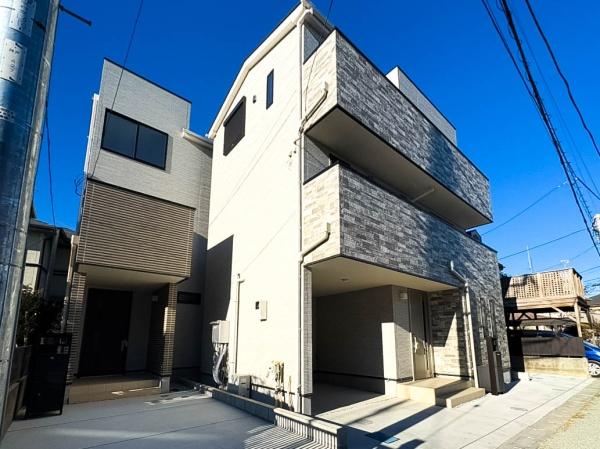 �_�ސ쌧���q�s���z4���ڂ̐V�z��ˌ��Ă̑O�ʓ��H�܂ތ��n�ʐ^