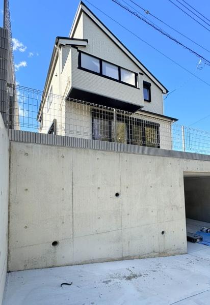 �_�ސ쌧���l�s�h��ѓ����̐V�z��ˌ��Ă̑O�ʓ��H�܂ތ��n�ʐ^