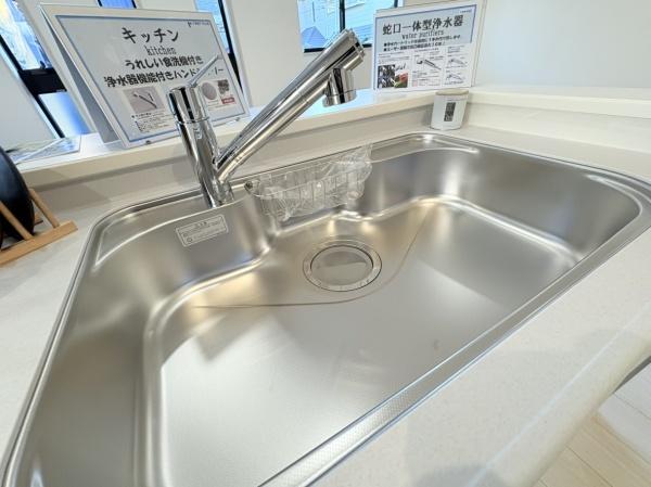 �_�ސ쌧���s�{�O����{��2���ڂ̐V�z��ˌ��ẴL�b�`��