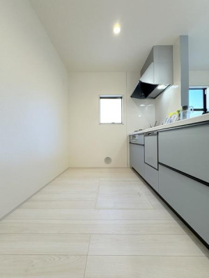 �_�ސ쌧���s�{�O����{��2���ڂ̐V�z��ˌ��ẴL�b�`��