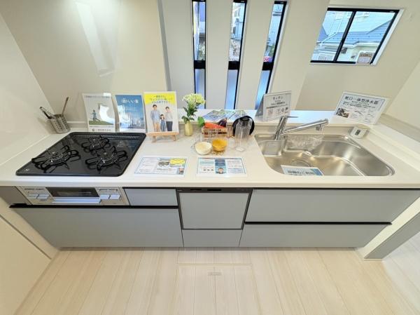 �_�ސ쌧���s�{�O����{��2���ڂ̐V�z��ˌ��ẴL�b�`��