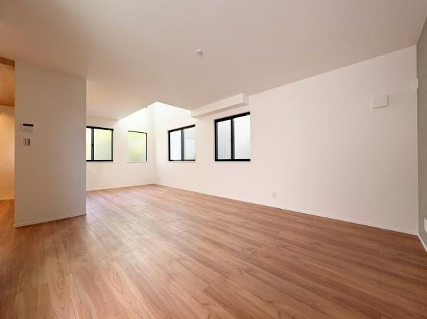 �_�ސ쌧����s�����_��3���ڂ̐V�z��ˌ��Ẵ��r���O