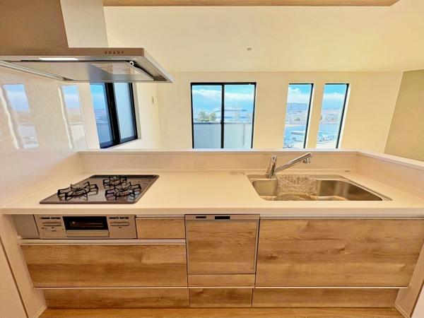 �_�ސ쌧����s�����_��3���ڂ̐V�z��ˌ��ẴL�b�`��