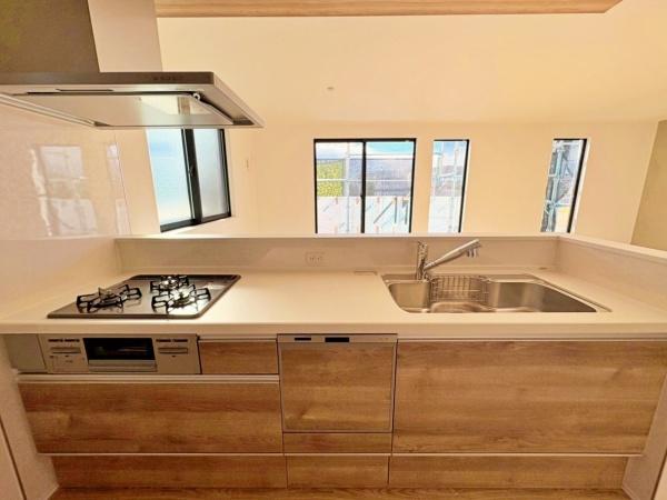 �_�ސ쌧����s�����_��3���ڂ̐V�z��ˌ��ẴL�b�`��