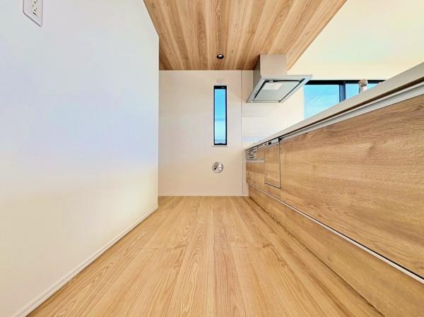 �_�ސ쌧����s�����_��3���ڂ̐V�z��ˌ��ẴL�b�`��