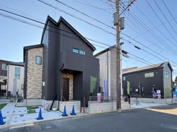 �_�ސ쌧���l�s�t��`�c��5���ڂ̐V�z��ˌ��Ă̑O�ʓ��H�܂ތ��n�ʐ^