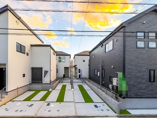 �_�ސ쌧���l�s�t��`�c��5���ڂ̐V�z��ˌ��Ă̑O�ʓ��H�܂ތ��n�ʐ^