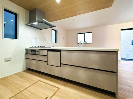 �_�ސ쌧���l�s�t��`�c��5���ڂ̐V�z��ˌ��ẴL�b�`��