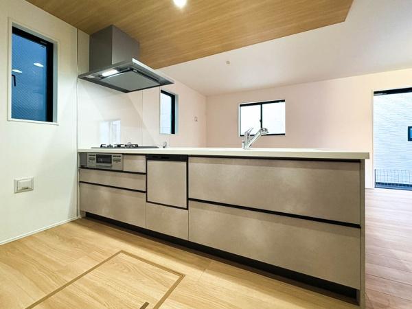 �_�ސ쌧���l�s�t��`�c��5���ڂ̐V�z��ˌ��ẴL�b�`��