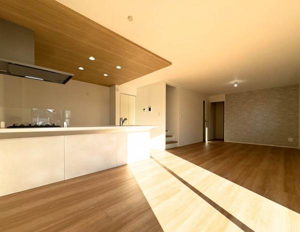 �_�ސ쌧���l�s�t��`�c��5���ڂ̐V�z��ˌ��Ẵ��r���O