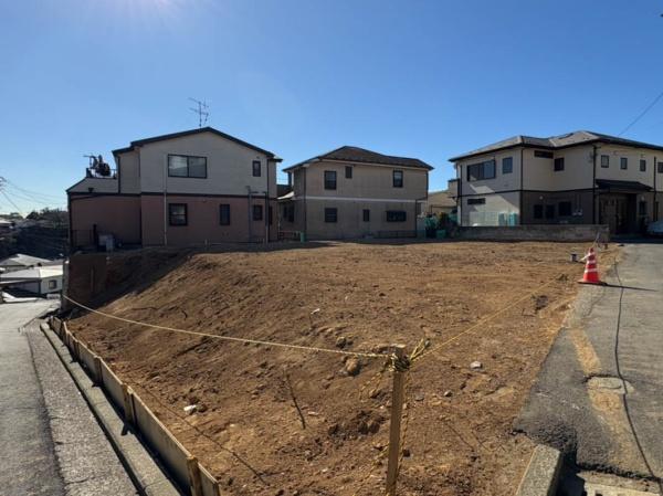 �_�ސ쌧���l�s��搴���P�u�̓y�n�̑O�ʓ��H�܂ތ��n�ʐ^