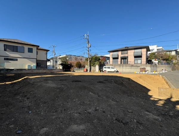 �_�ސ쌧���l�s��搴���P�u�̓y�n�̑O�ʓ��H�܂ތ��n�ʐ^