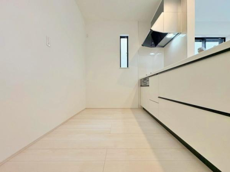 �_�ސ쌧���l�s���J��{��2���ڂ̐V�z��ˌ��ẴL�b�`��