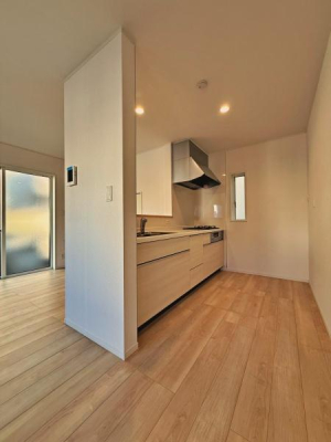 �_�ސ쌧���l�s���J��{��2���ڂ̐V�z��ˌ��ẴL�b�`��