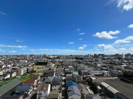 �_�ސ쌧��a�s���ߊԂ̒��Ã}���V�����̏Z�˂���̒��]�ʐ^