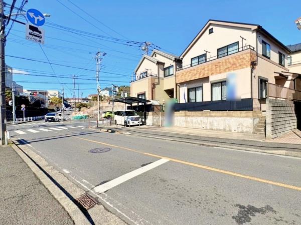 �_�ސ쌧���l�s�h��ѓ����̒��È�ˌ��Ă̑O�ʓ��H�܂ތ��n�ʐ^