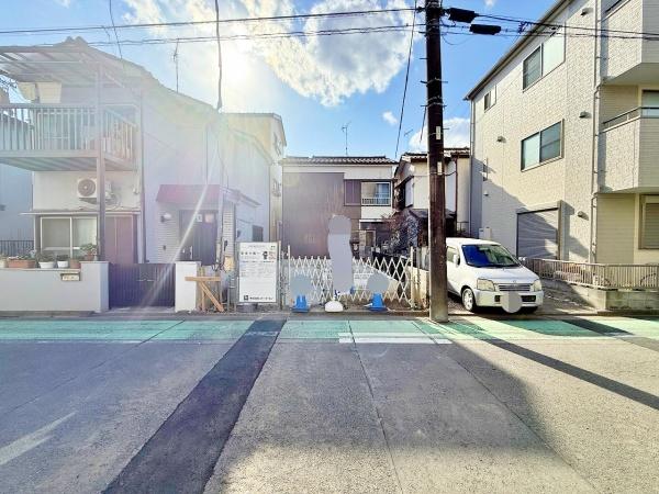 �_�ސ쌧���s����l�J�㒬�̐V�z��ˌ��Ă̑O�ʓ��H�܂ތ��n�ʐ^