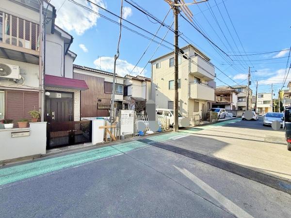 �_�ސ쌧���s����l�J�㒬�̐V�z��ˌ��Ă̑O�ʓ��H�܂ތ��n�ʐ^