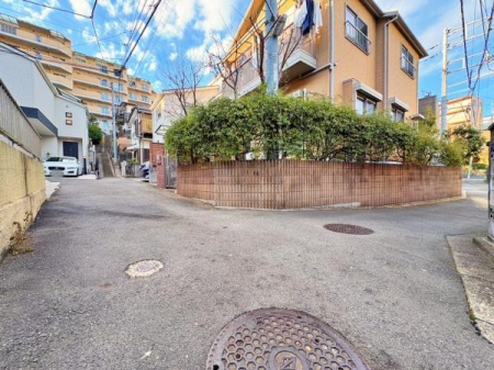 �_�ސ쌧���l�s�_�ސ�搼����̒��È�ˌ��Ă̑O�ʓ��H�܂ތ��n�ʐ^