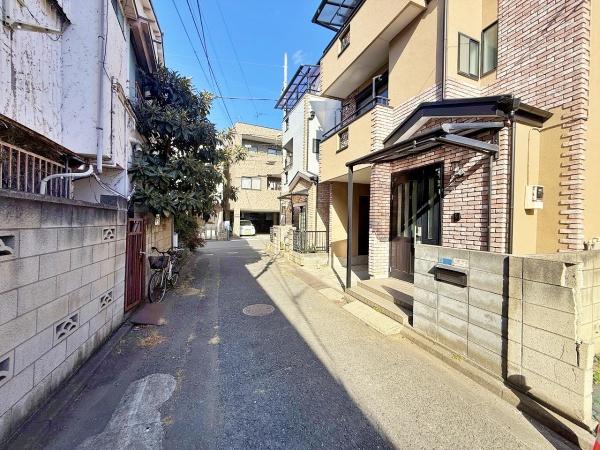 �_�ސ쌧���s���撆��2���ڂ̒��È�ˌ��Ă̑O�ʓ��H�܂ތ��n�ʐ^