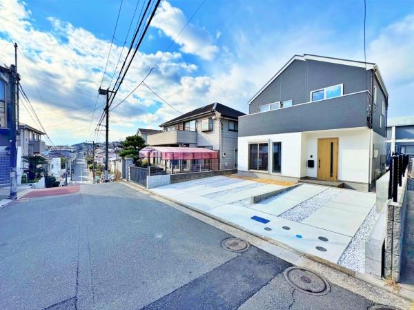 �_�ސ쌧���l�s�����x����3���ڂ̐V�z��ˌ��Ă̑O�ʓ��H�܂ތ��n�ʐ^