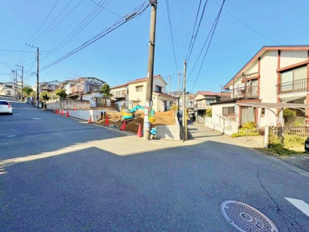 �_�ސ쌧���l�s�_�ސ��H���3���ڂ̓y�n�̑O�ʓ��H�܂ތ��n�ʐ^