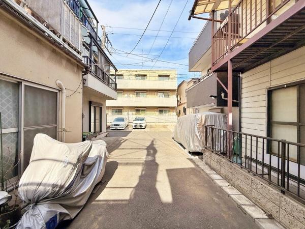 �_�ސ쌧���s���擡��2���ڂ̐V�z��ˌ��Ă̑O�ʓ��H�܂ތ��n�ʐ^