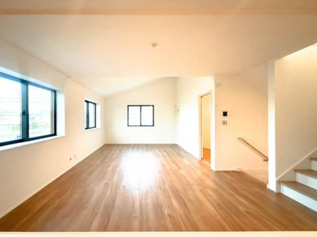 �_�ސ쌧���l�s�����Z�Y5���ڂ̐V�z��ˌ��Ẵ��r���O