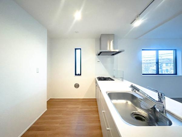 �_�ސ쌧���l�s�����Z�Y5���ڂ̐V�z��ˌ��ẴL�b�`��