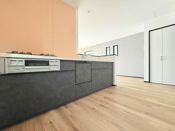 �_�ސ쌧���s�{�O��_�ؖ{��2���ڂ̐V�z��ˌ��ẴL�b�`��