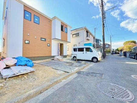 �_�ސ쌧���l�s����折���J��3���ڂ̐V�z��ˌ��Ă̑O�ʓ��H�܂ތ��n�ʐ^