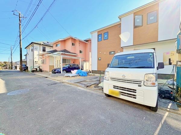 �_�ސ쌧���l�s����折���J��3���ڂ̐V�z��ˌ��Ă̑O�ʓ��H�܂ތ��n�ʐ^