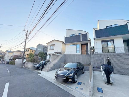 �_�ސ쌧���l�s��q��m����1���ڂ̒��È�ˌ��Ă̑O�ʓ��H�܂ތ��n�ʐ^