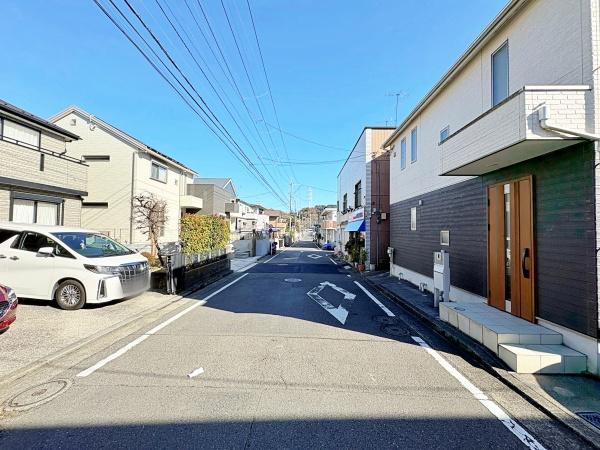 �_�ސ쌧���l�s�h�挳�勴1���ڂ̒��È�ˌ��Ă̑O�ʓ��H�܂ތ��n�ʐ^