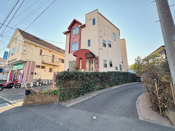 �_�ސ쌧���l�s�`��扺�i�J5���ڂ̒��È�ˌ��Ă̑O�ʓ��H�܂ތ��n�ʐ^