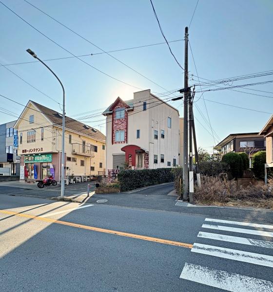 �_�ސ쌧���l�s�`��扺�i�J5���ڂ̒��È�ˌ��Ă̑O�ʓ��H�܂ތ��n�ʐ^